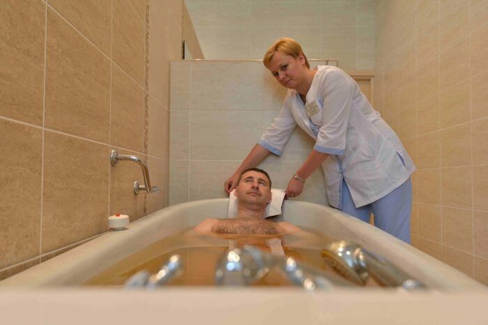 taking a needle bath from a man, used to treat prostatitis